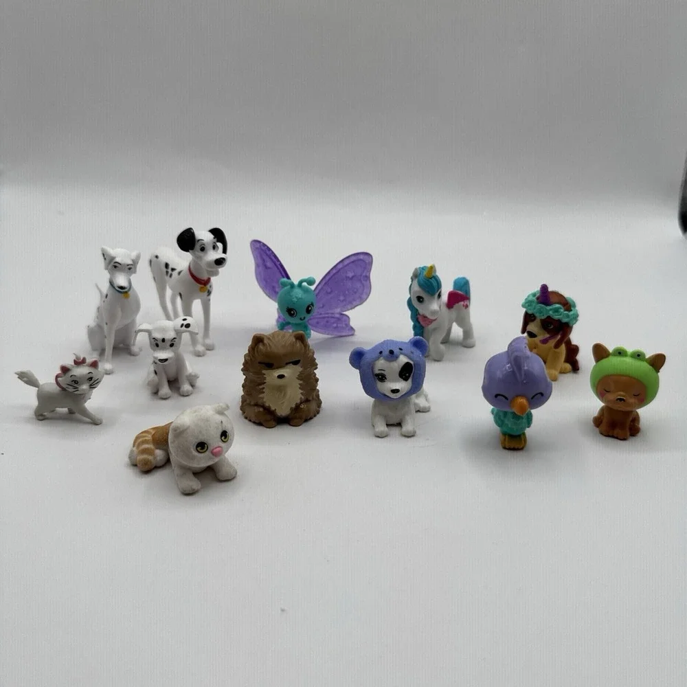 Lot of 12 Small Plastic Figures Dogs Cats Dalmatians Butterfly Toys
